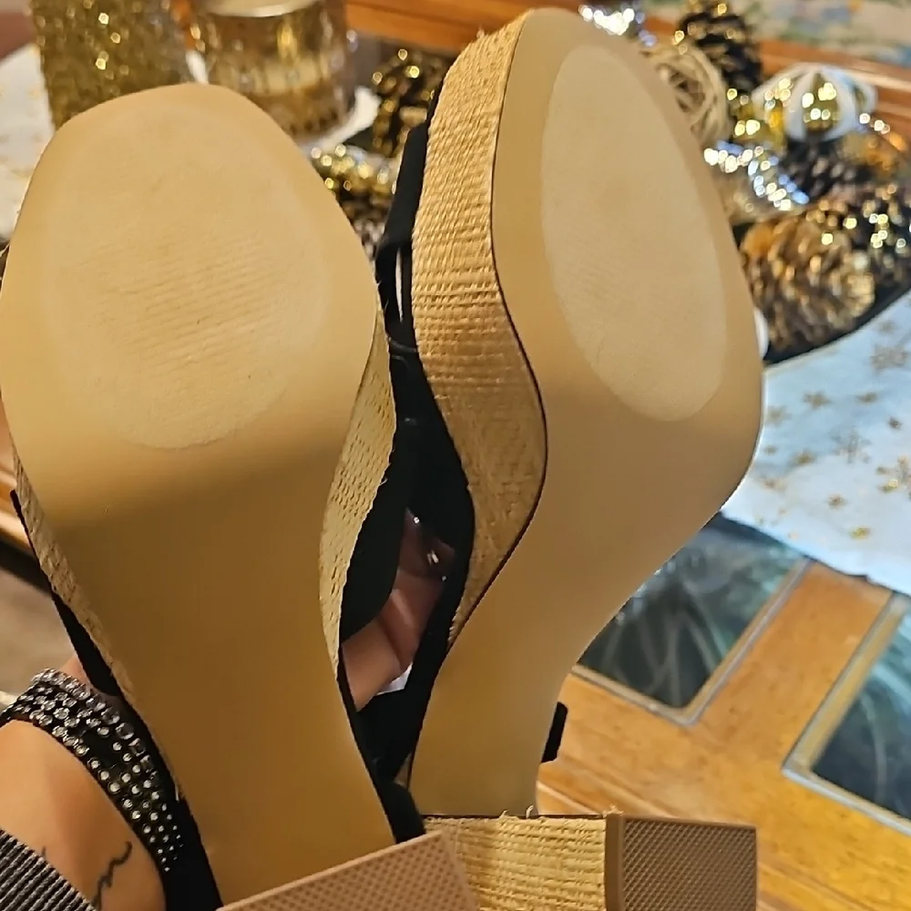 Shoe Dazzle Black and Tan Platform Sandals